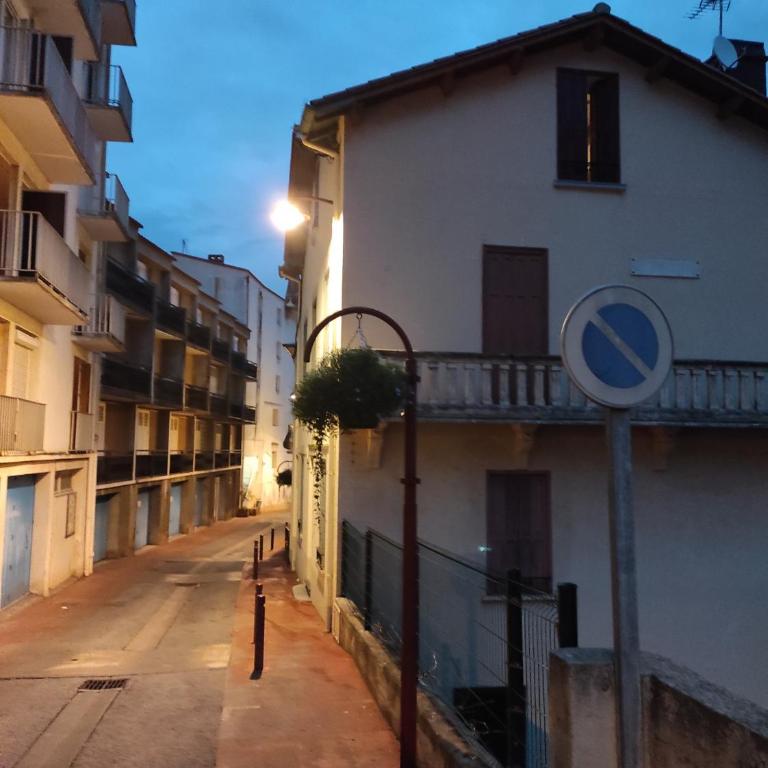Appartement lumineux, tout équipé, à 100m des thermes - One-Bedroom Apartment - 5