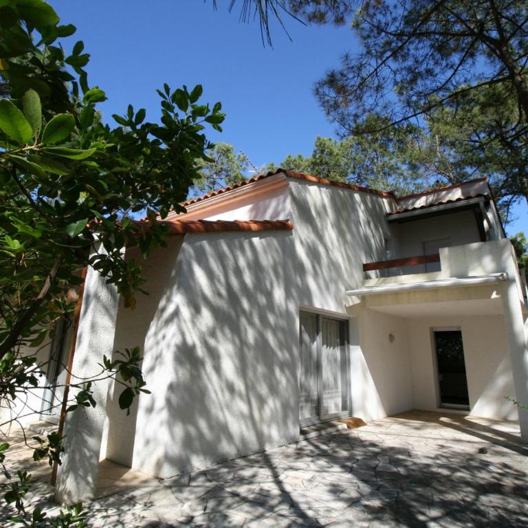 Villa avec jardin boisé, proche plage et commerces, La Tranche-sur-Mer - FR-1-22-307 - Maison de Vacances (6 Adultes) - 3