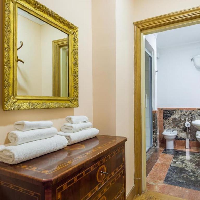 Apartment in a 1400s building in Via dei Coronari Piazza Navona - One-Bedroom House - 40