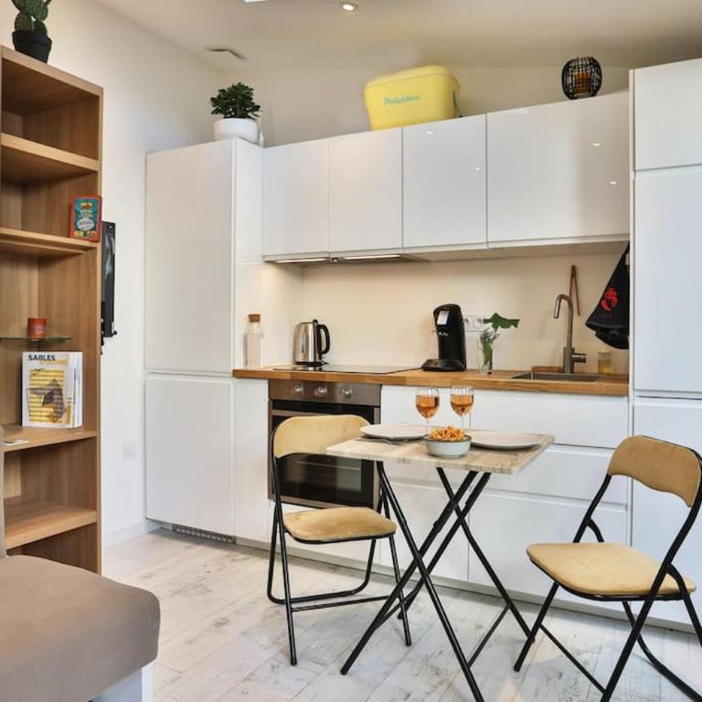 Tiny studio terrasse, hypercentre la plage à 2 pas ! - Apartment mit 1 Schlafzimmer - 5
