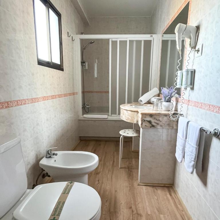 Beatriz Charming Hostal - Studio with Views of Interior Courtyard - 8