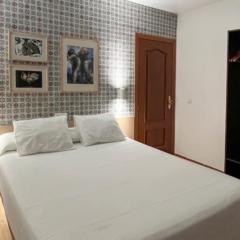 Beatriz Charming Hostal - Studio with Views of Interior Courtyard - 9