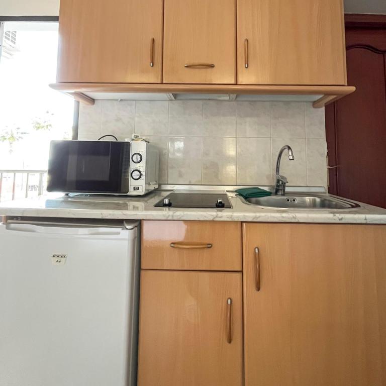 Beatriz Charming Hostal - Studio with Views of Interior Courtyard - 11