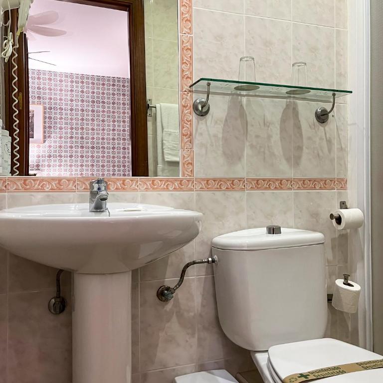 Beatriz Charming Hostal - Habitación Doble Económica - 11