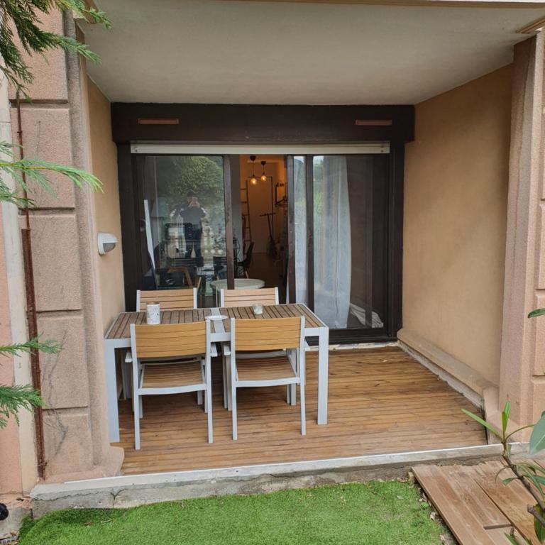 Agréable appartement dans une résidence de vacances avec terrasse et 2 piscines, au bord de la Plage du Midi - Appartement 1 Chambre - 7