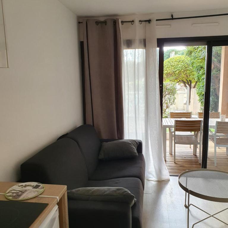 Agréable appartement dans une résidence de vacances avec terrasse et 2 piscines, au bord de la Plage du Midi - Appartement 1 Chambre - 2