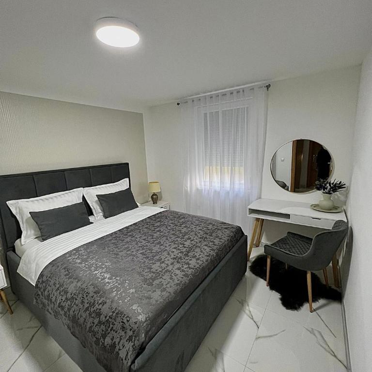 Crystal Račić - Three-Bedroom House - 7