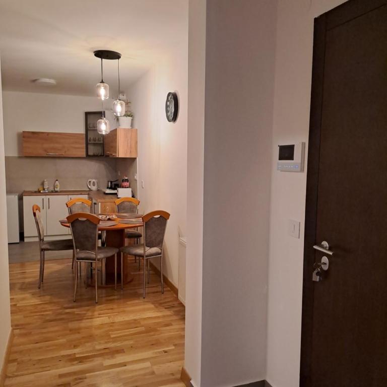 DAS Apartman - Two-Bedroom Apartment - 4