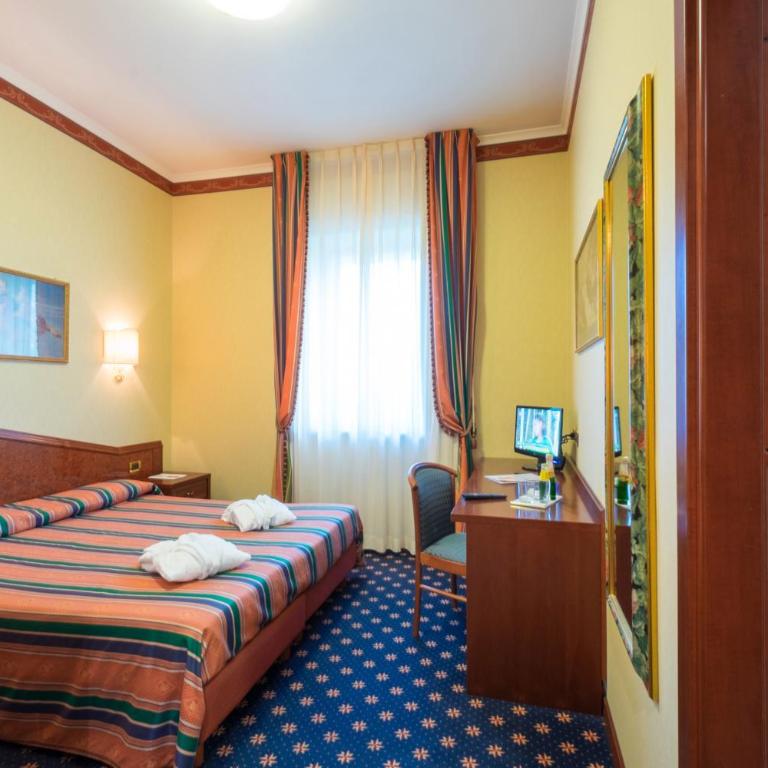Hotel Royal - Camera Superior Matrimoniale/Doppia con Letti Singoli - 9