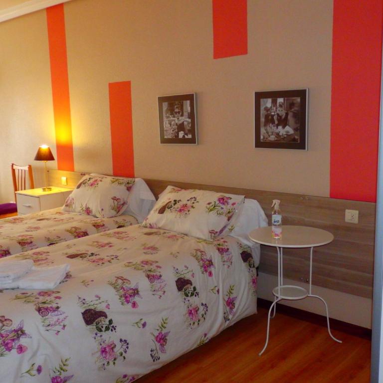 Alojamientos Iruña - Habitación Doble con baño compartido - 2 camas - 2