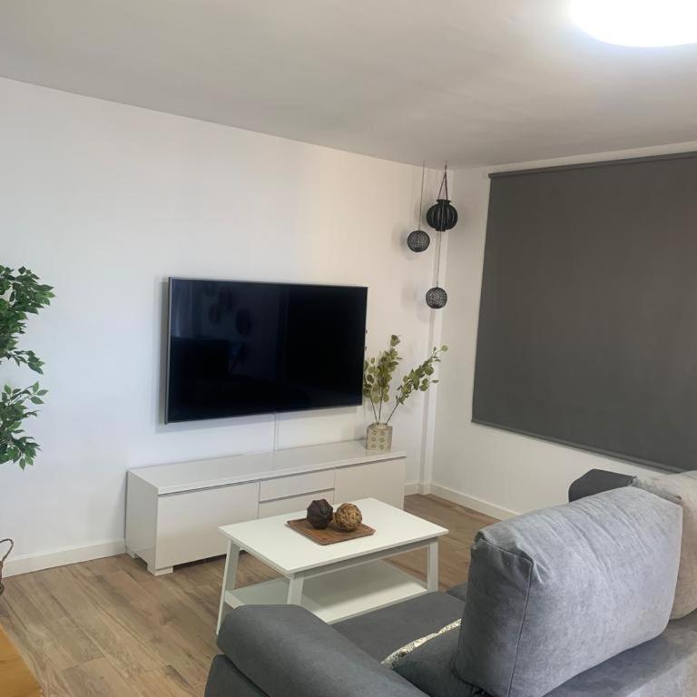 Fantástico piso con piscina y balcón en el Medano - Apartamento de 3 dormitorios - 2