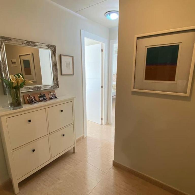 Precioso apartamento en Salou, con servicios. - Three-Bedroom Apartment - 9