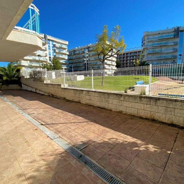 Precioso apartamento en Salou, con servicios. - Three-Bedroom Apartment - 14