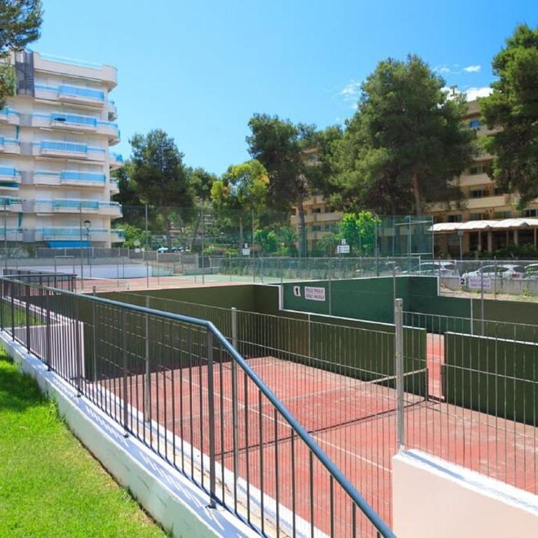 Precioso apartamento en Salou, con servicios. - Three-Bedroom Apartment - 15