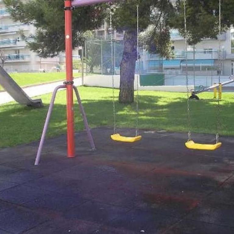 Precioso apartamento en Salou, con servicios. - Three-Bedroom Apartment - 17