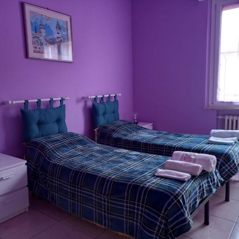 Affittacamere Appartamento colorato - Camera Queen con Bagno in Comune - 1