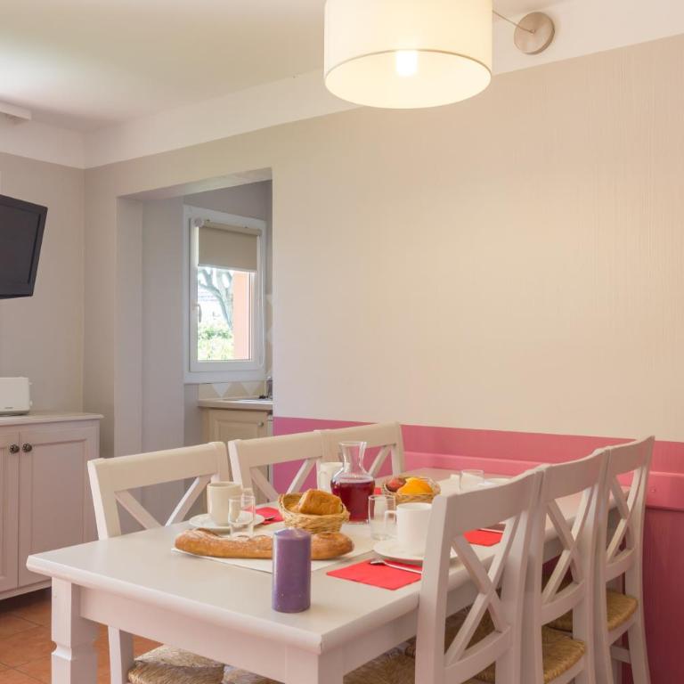 Résidence Pierre & Vacances Les Rives de Cannes Mandelieu - Appartement 1 Chambre avec Coin Nuit dans Alcôve et Terrasse ou Balcon (6 Personnes) - 1