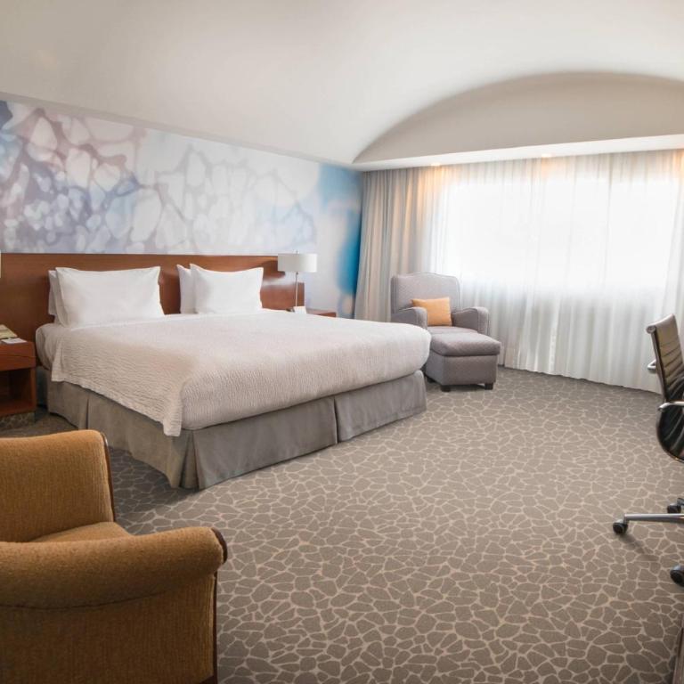 Courtyard by Marriott Mexico City Revolucion - King Room with City View - 1