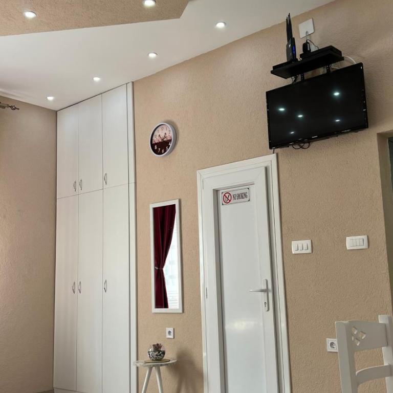 Apartment Downtown - One-Bedroom Apartment - 6