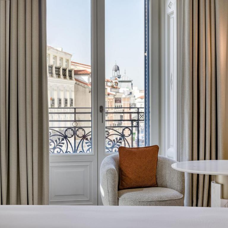 JW Marriott Hotel Madrid - Habitación Deluxe Premium Esquinera con vistas a la ciudad - 1 cama extragrande - 1