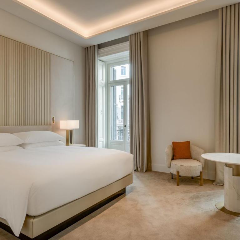 JW Marriott Hotel Madrid - Habitación Deluxe Premium con balcón y vistas a la ciudad - 1 cama extragrande - 5