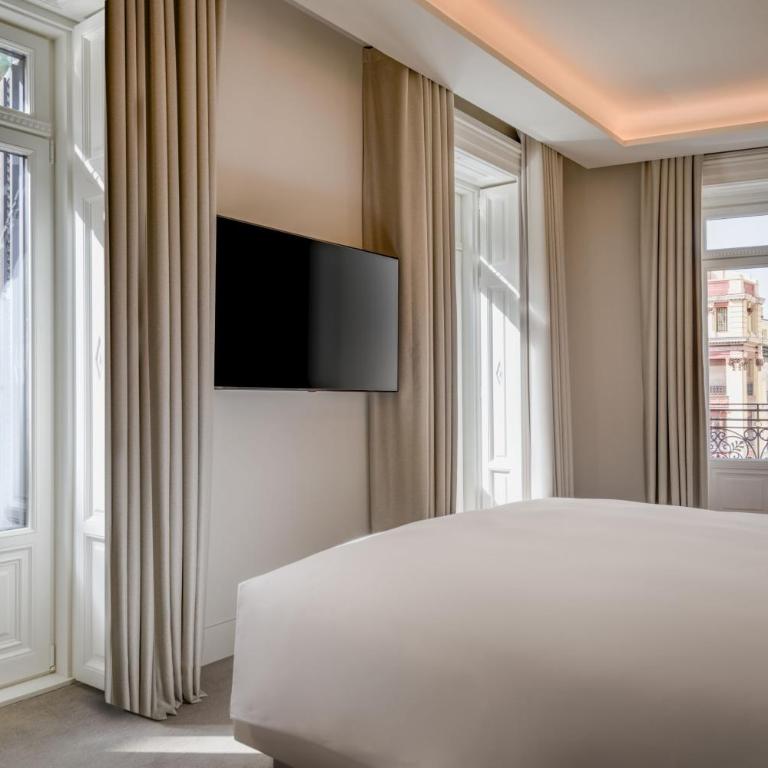 JW Marriott Hotel Madrid - Habitación Deluxe Premium Esquinera con vistas a la ciudad - 1 cama extragrande - 2
