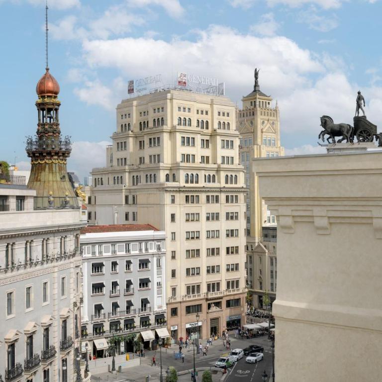 JW Marriott Hotel Madrid - Suite Junior con cama extragrande, balcón y vistas al perfil urbano - 12