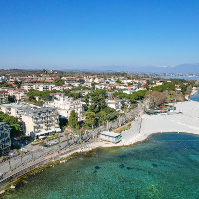 Charming on the Lake Apartment DesenzanoLoft Official Partner Homes & Villas by Marriott Bonvoy - Appartamento con Vista Lago - 37