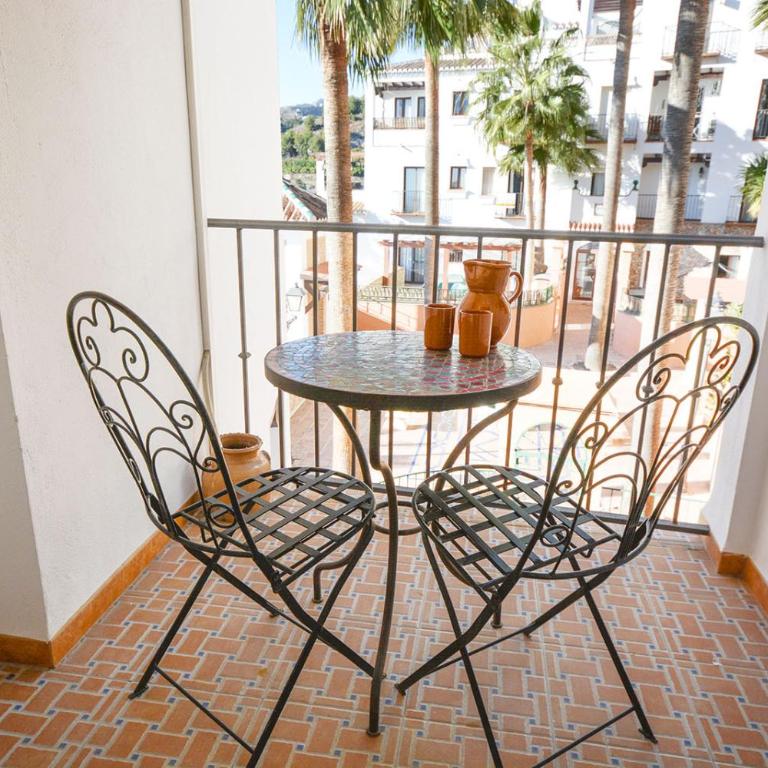 La Fuente APT6, Frigiliana Amazing 2 bedroom Family Apartment with views, Padel Court and 2 Pools HansOnHoliday Rentals - Apartamento de 2 dormitorios - 20