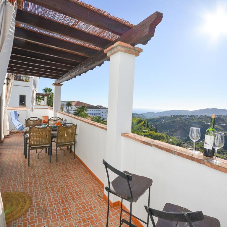 La Fuente APT6, Frigiliana Amazing 2 bedroom Family Apartment with views, Padel Court and 2 Pools HansOnHoliday Rentals - Apartamento de 2 dormitorios - 2