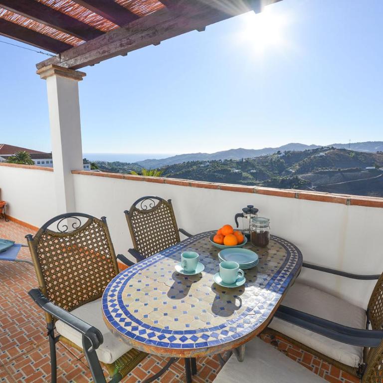 La Fuente APT6, Frigiliana Amazing 2 bedroom Family Apartment with views, Padel Court and 2 Pools HansOnHoliday Rentals - Apartamento de 2 dormitorios - 1