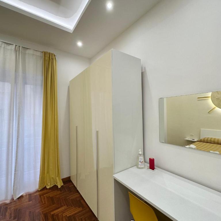 SoLuMa' Chiaja Rooms - Camera Matrimoniale con Letto Supplementare - 6