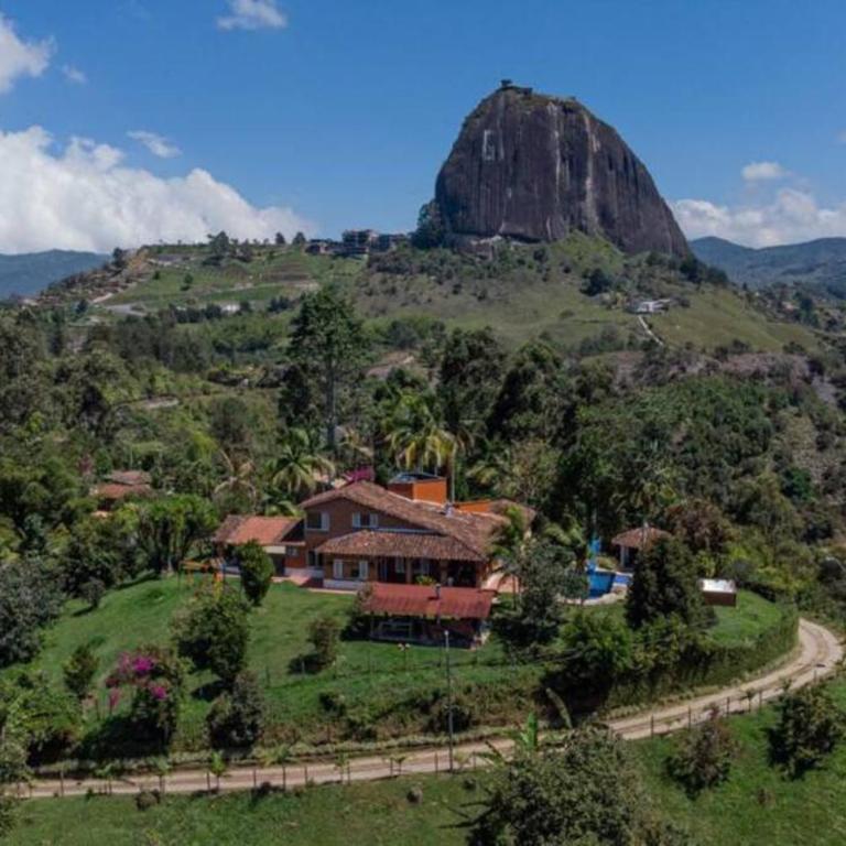 Finca El paraíso Guatape - Villa - 12