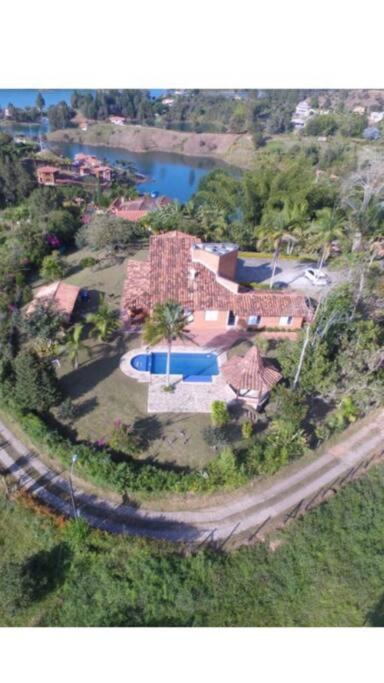 Finca El paraíso Guatape - Villa - 10