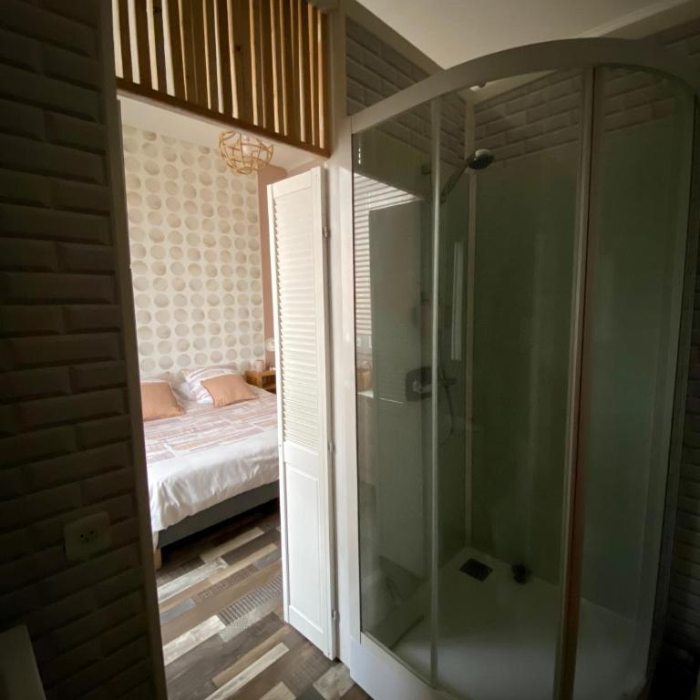 GRAND APPARTEMENT DE STYLE HAUSSMANNIEN - Appartement 2 Chambres - 20