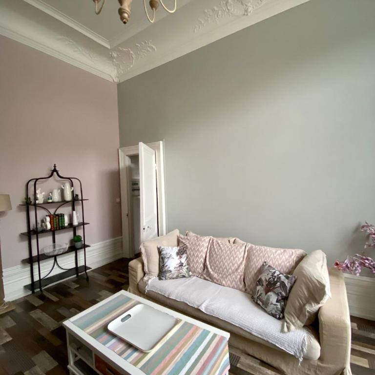 GRAND APPARTEMENT DE STYLE HAUSSMANNIEN - Appartement 2 Chambres - 2