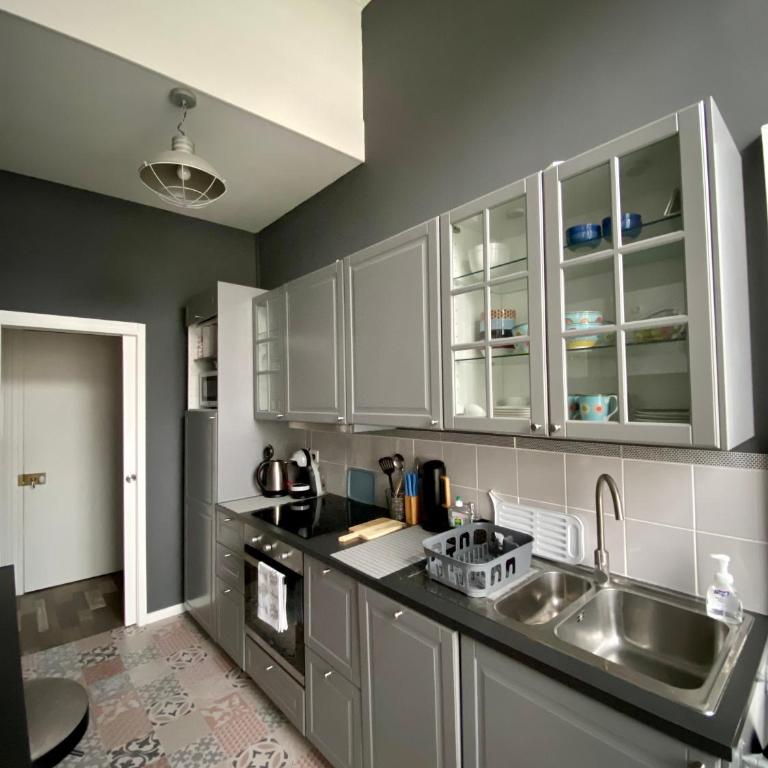GRAND APPARTEMENT DE STYLE HAUSSMANNIEN - Appartement 2 Chambres - 14