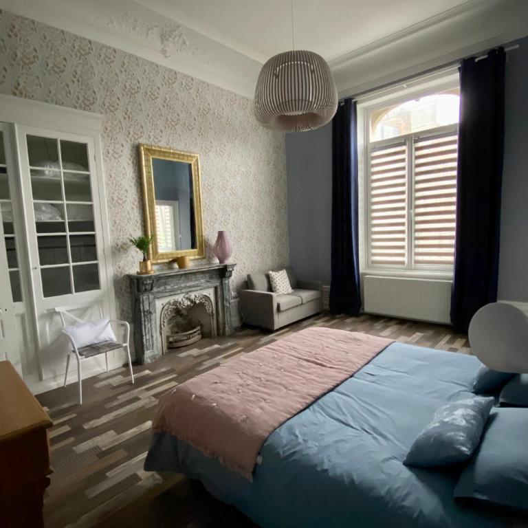 GRAND APPARTEMENT DE STYLE HAUSSMANNIEN - Appartement 2 Chambres - 7