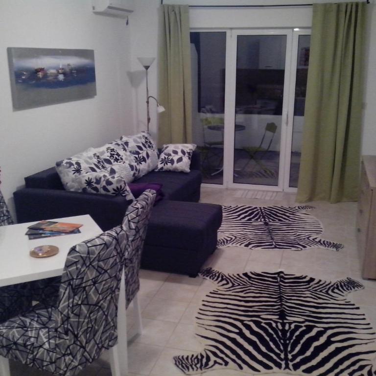Location Apartments - One-Bedroom Apartment with Balcony - 9