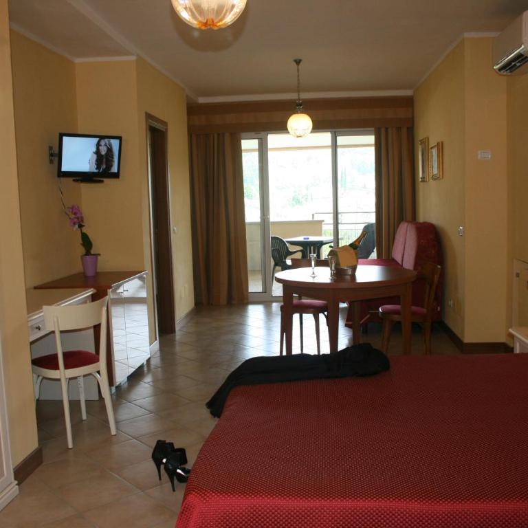 Residence Miralago Rooms & Apartments - Camera Familiare (2 Adulti + 1 Bambino) - 2