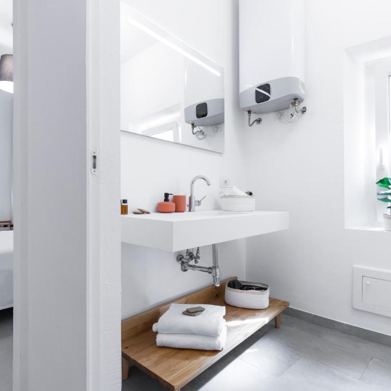 San Frediano Elegant - One-Bedroom Apartment - 9