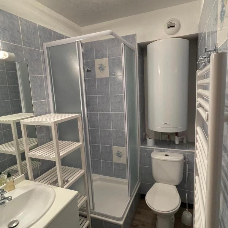 T2 Bixta eder, avec balcon et parking gratuit - Apartment mit 2 Schlafzimmern - 10