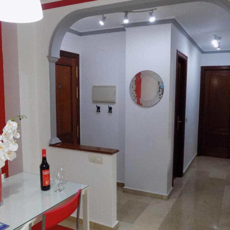 La Farola Centro de Málaga con Parking 445 Max - Apartamento de 2 dormitorios - 3