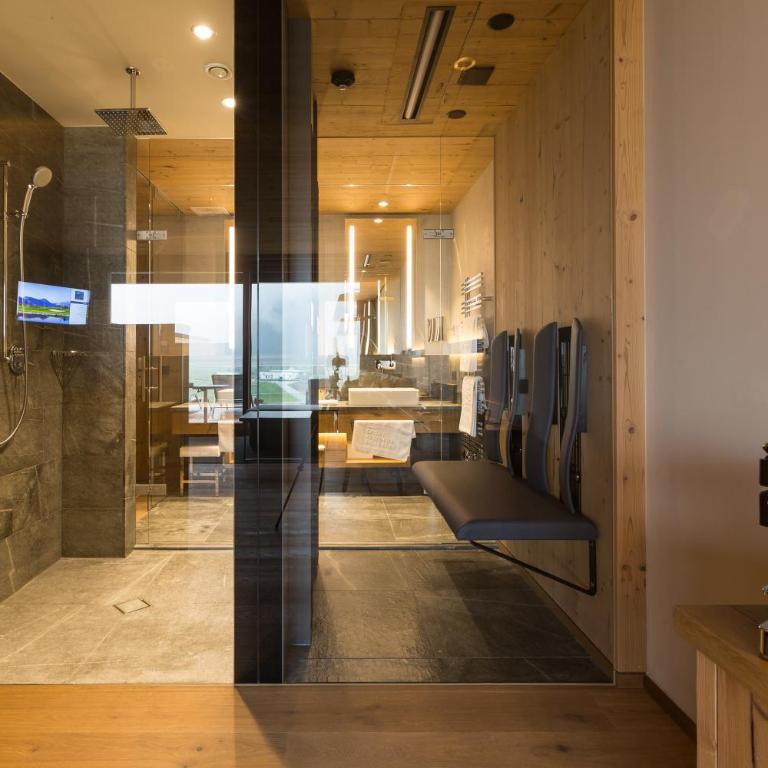 Sportresidenz Zillertal - 4 Sterne Superior - Deluxe Doppelzimmer mit Terrasse - 1