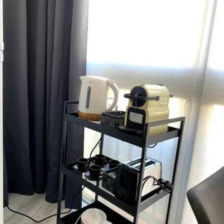 PRECIOSO ESTUDIO FRENTE AL MAR CON PISCINA - One-Bedroom Apartment - 18