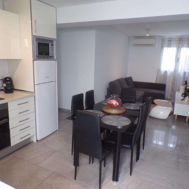 Cristea HOME - Three-Bedroom Apartment - 14