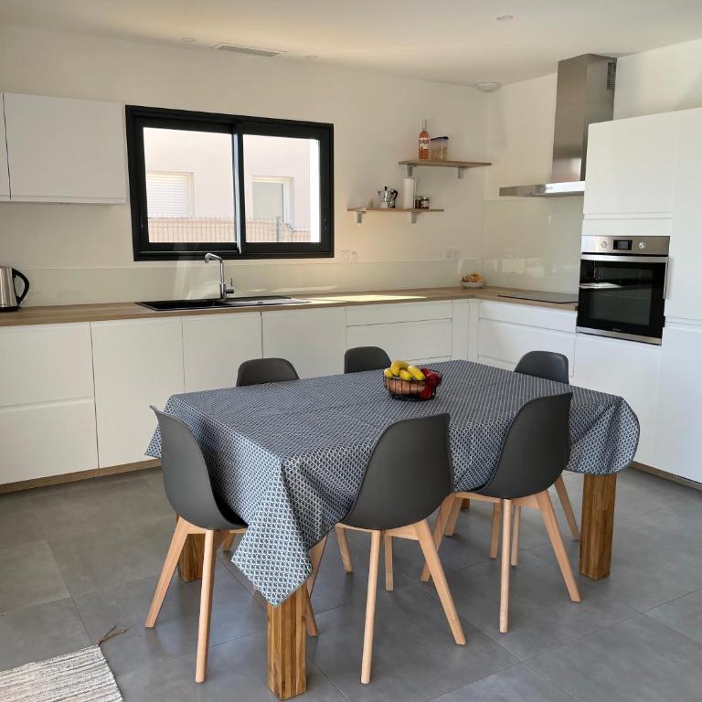 Villa neuve 5 Etoiles avec piscine chauffée, à 900m des plages - Villa - 10