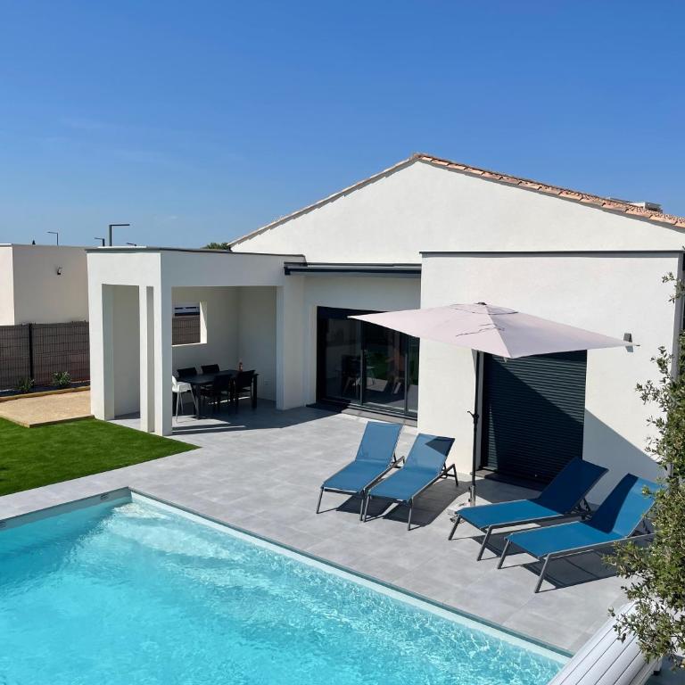 Villa neuve 5 Etoiles avec piscine chauffée, à 900m des plages - Villa - 1