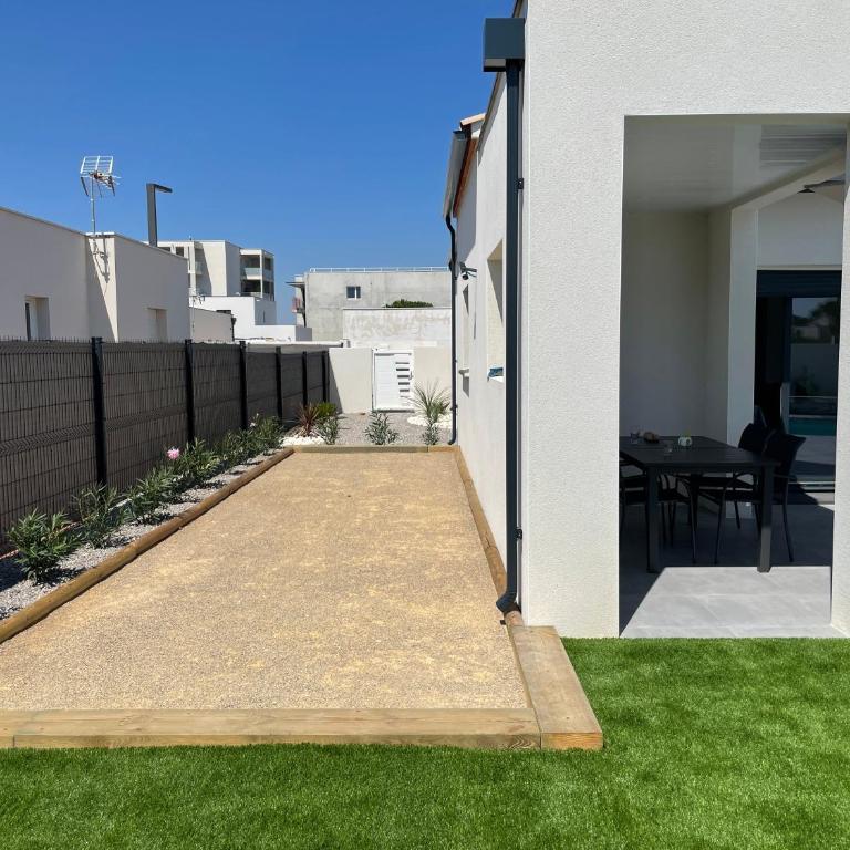 Villa neuve 5 Etoiles avec piscine chauffée, à 900m des plages - Villa - 7