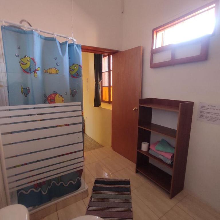Hostal Sonchek - Habitación Cuádruple con bañera - 6